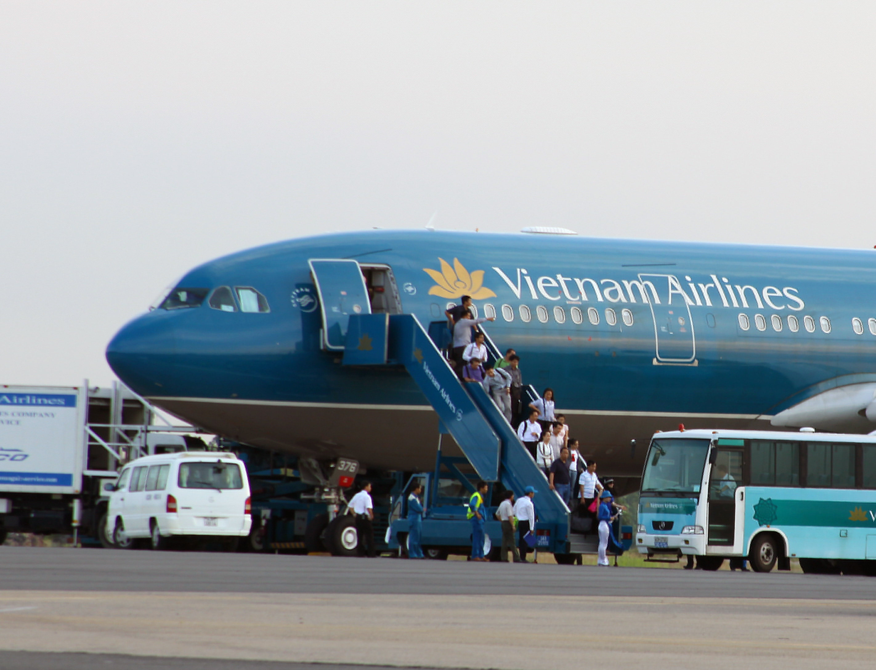 Vietnam Airlines offers 13th “Golden moments” program